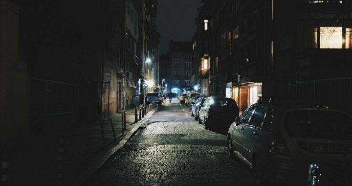 ciemna ulica